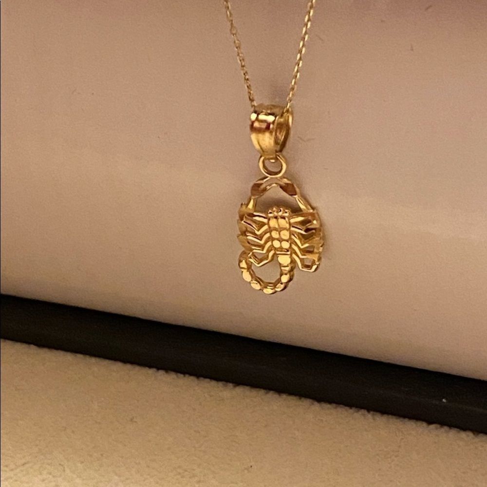 Scorpion 14k Solid Gold Pendant perfect gift - Picture 5 of 9
